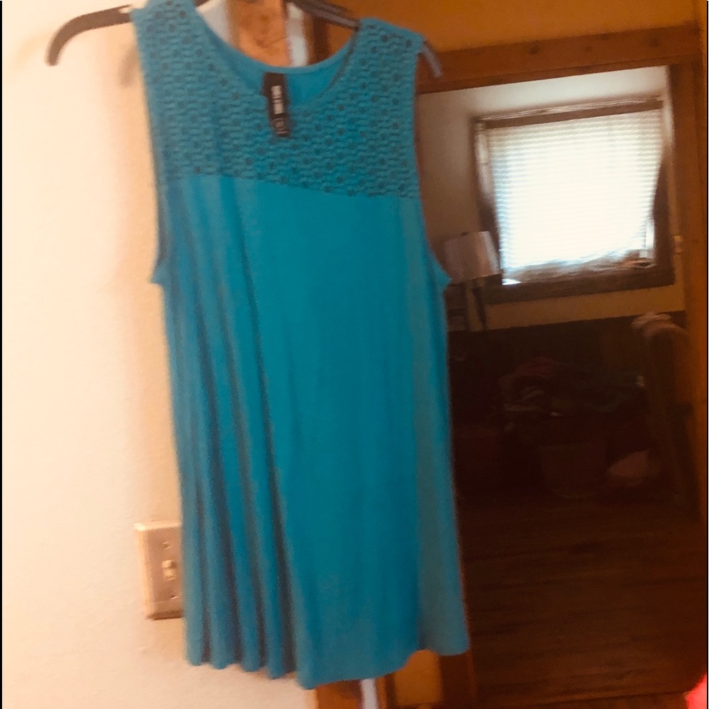Agnes and Dora teal top